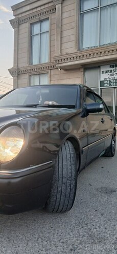 Mercedes E 240-4