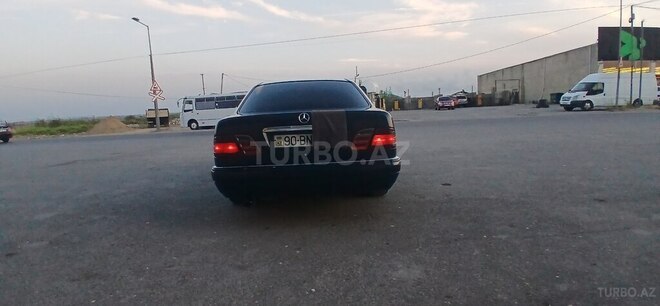 Mercedes E 240-7
