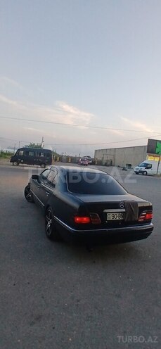 Mercedes E 240-6