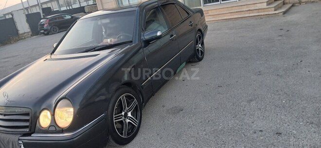 Mercedes E 240-8