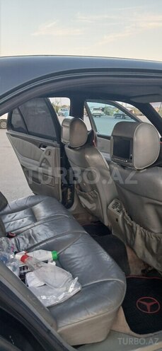 Mercedes E 240-11