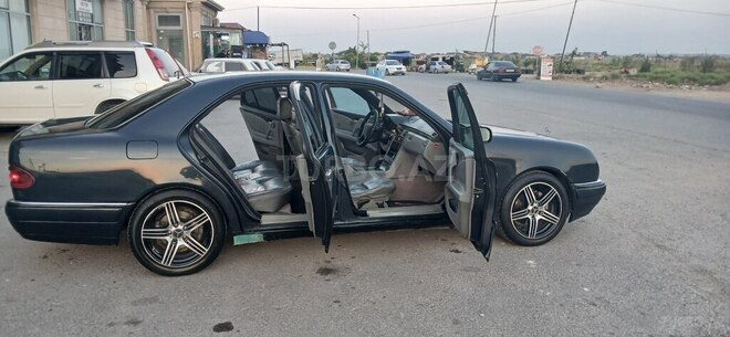 Mercedes E 240-10