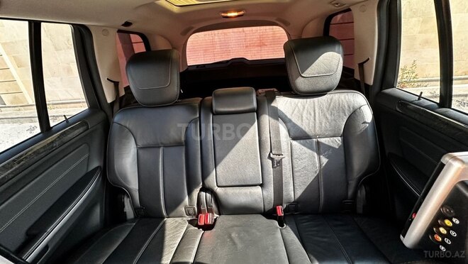 Mercedes GL 550 4MATIC-10