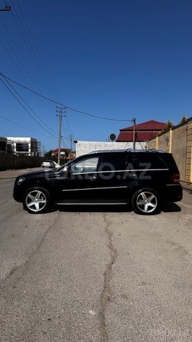 Mercedes GL 550 4MATIC-2