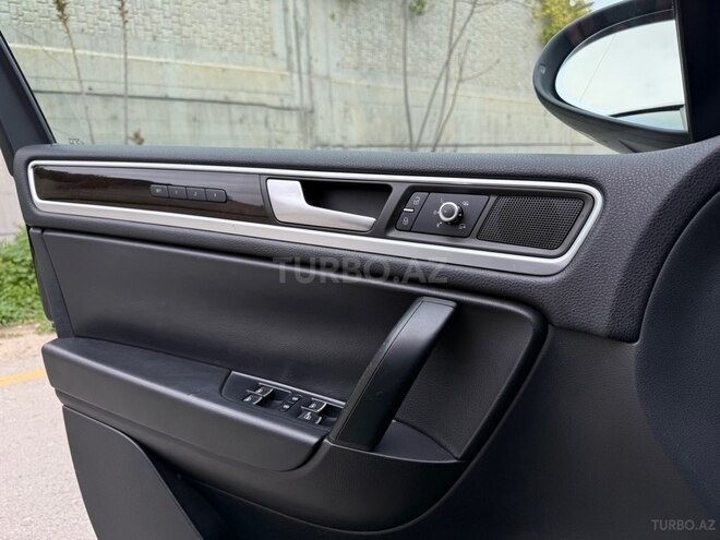 Volkswagen Touareg-18