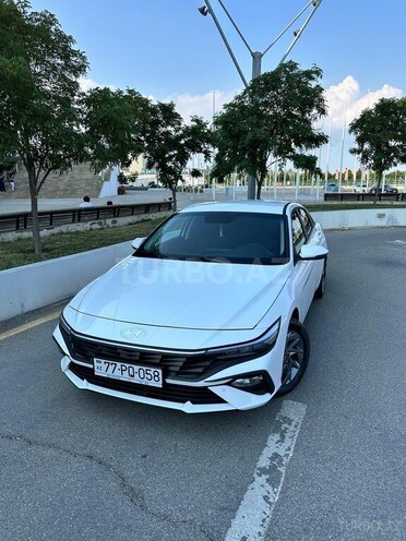 Hyundai Elantra-1