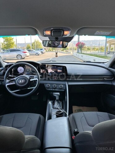Hyundai Elantra-11