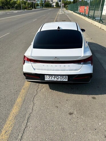 Hyundai Elantra-8