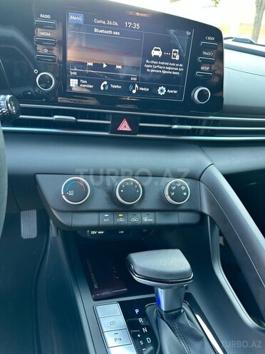 Hyundai Elantra-16