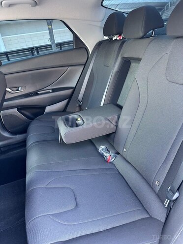 Hyundai Elantra-19