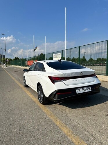 Hyundai Elantra-14