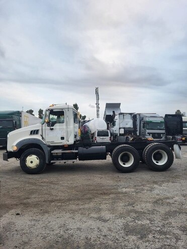 Mack Granite-4