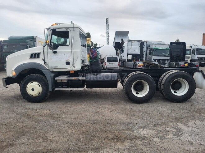 Mack Granite-5