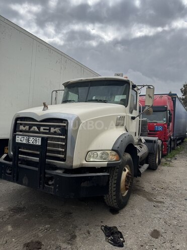 Mack Granite-2