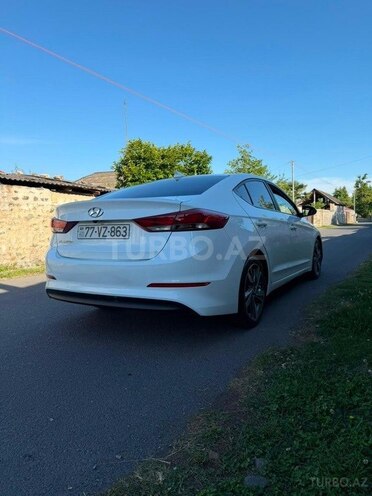 Hyundai Elantra-15