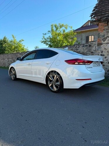 Hyundai Elantra-5