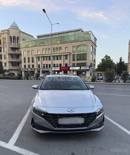 Hyundai Elantra-1