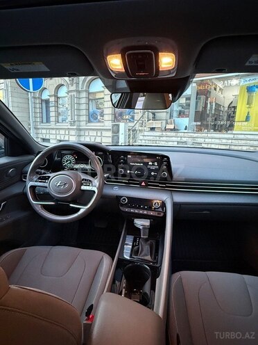 Hyundai Elantra-3