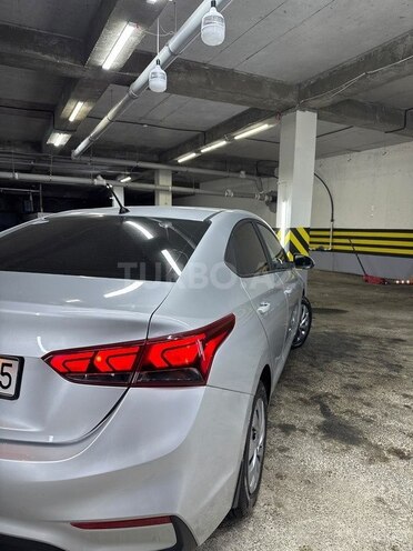 Hyundai Accent-5