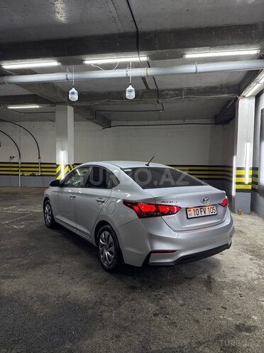 Hyundai Accent-4