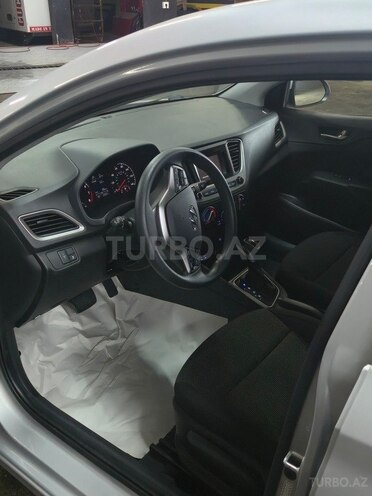 Hyundai Accent-6