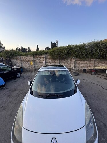 Renault Grand Scenic-5