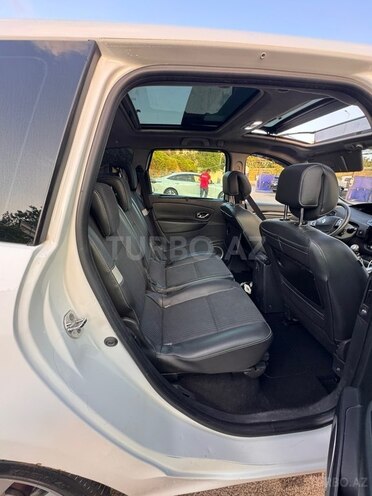 Renault Grand Scenic-9