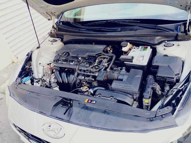 Hyundai Elantra-13
