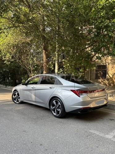 Hyundai Elantra-16