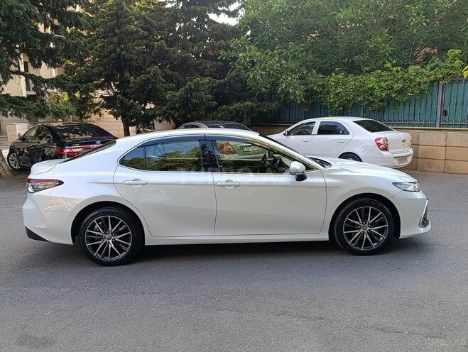 Toyota Camry-5
