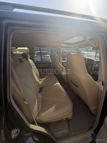 Toyota Land Cruiser-8
