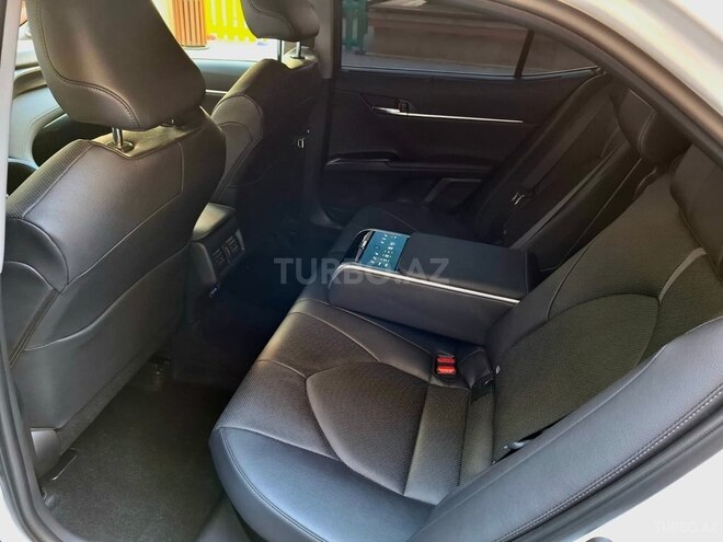 Toyota Camry-12