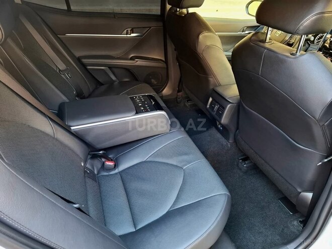 Toyota Camry-13