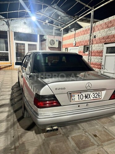 Mercedes 200 E-2