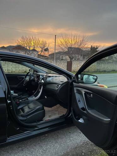 Hyundai Elantra-5