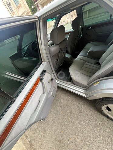 Mercedes 200 E-8