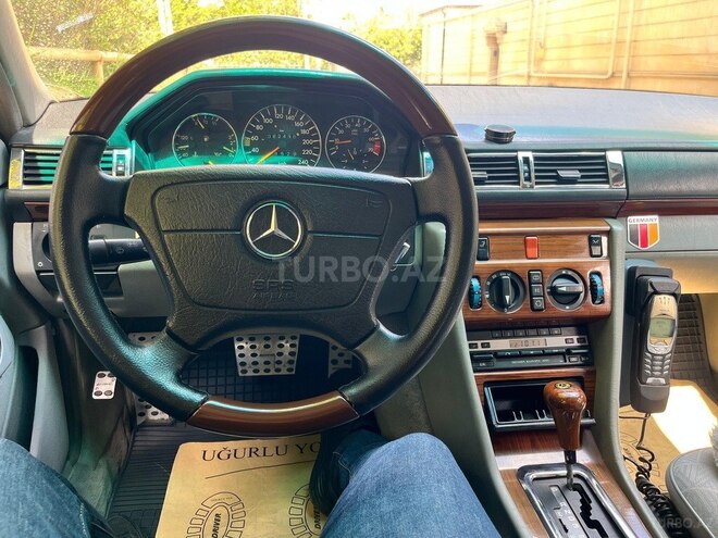 Mercedes 200 E-16