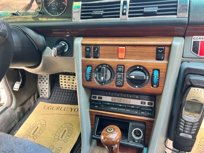 Mercedes 200 E-9