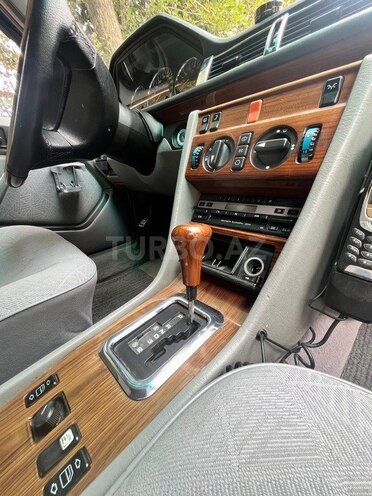 Mercedes 200 E-18