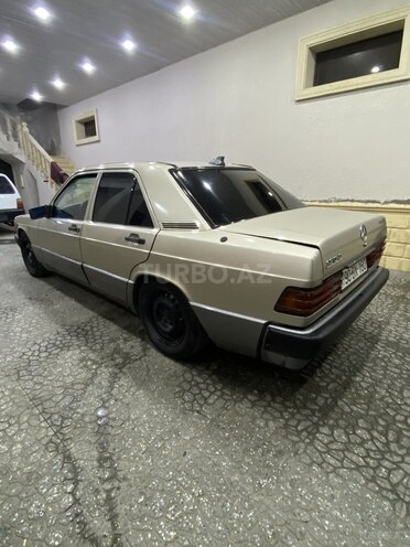 Mercedes 190-10