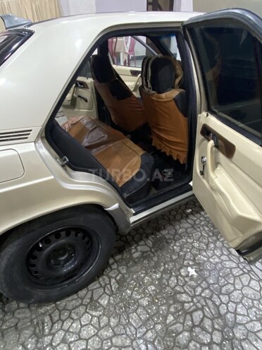 Mercedes 190-8