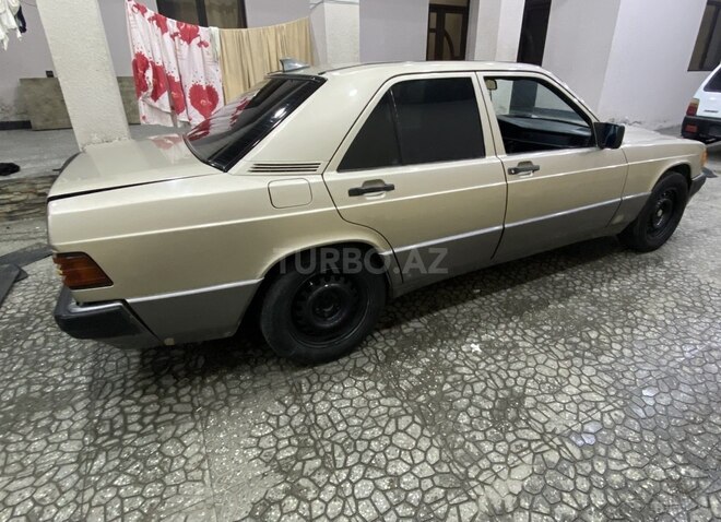 Mercedes 190-11
