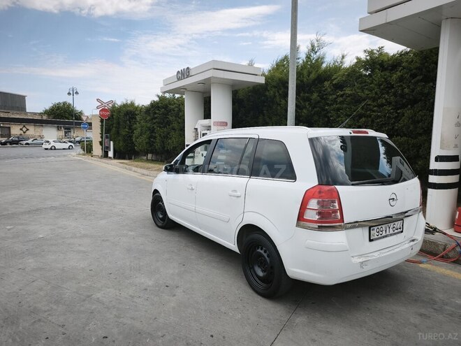 Opel Zafira-4