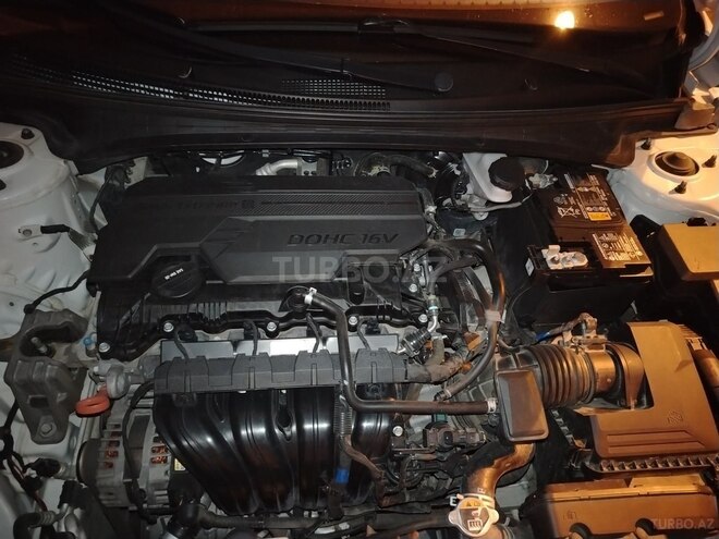 Hyundai Elantra-8