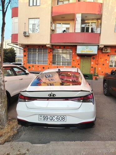 Hyundai Elantra-12
