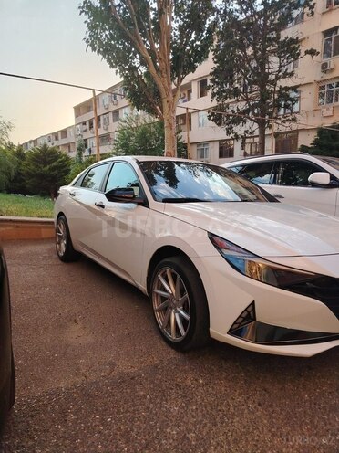 Hyundai Elantra-11