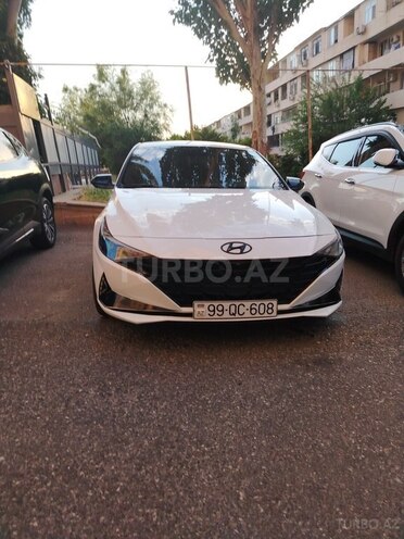 Hyundai Elantra-13
