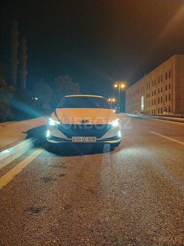 Hyundai Elantra-1