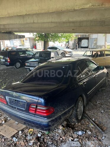 Mercedes E 230-2
