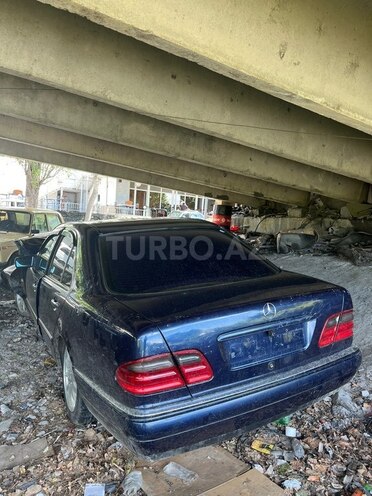 Mercedes E 230-3